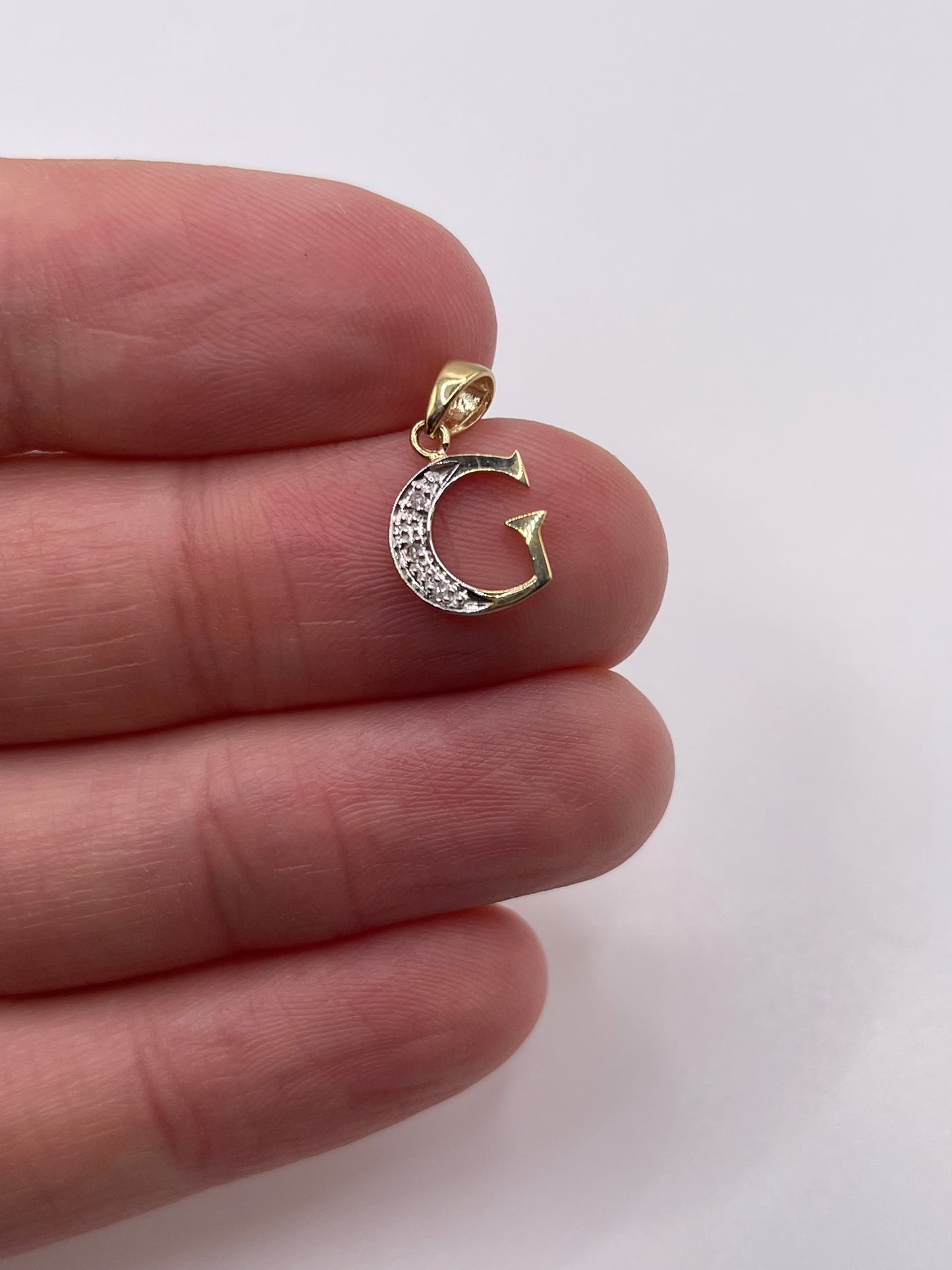 9ct gold diamond initial G pendant