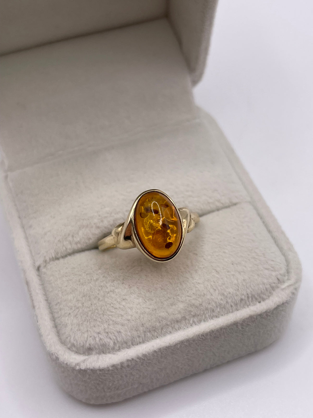 9ct gold amber ring