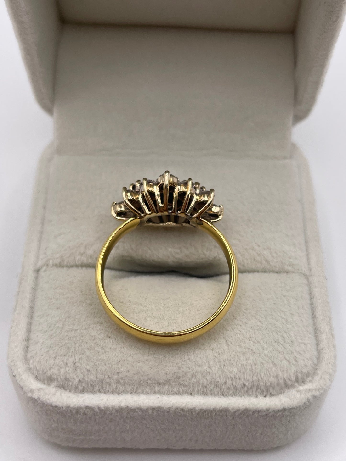 18ct gold sapphire and diamond ring