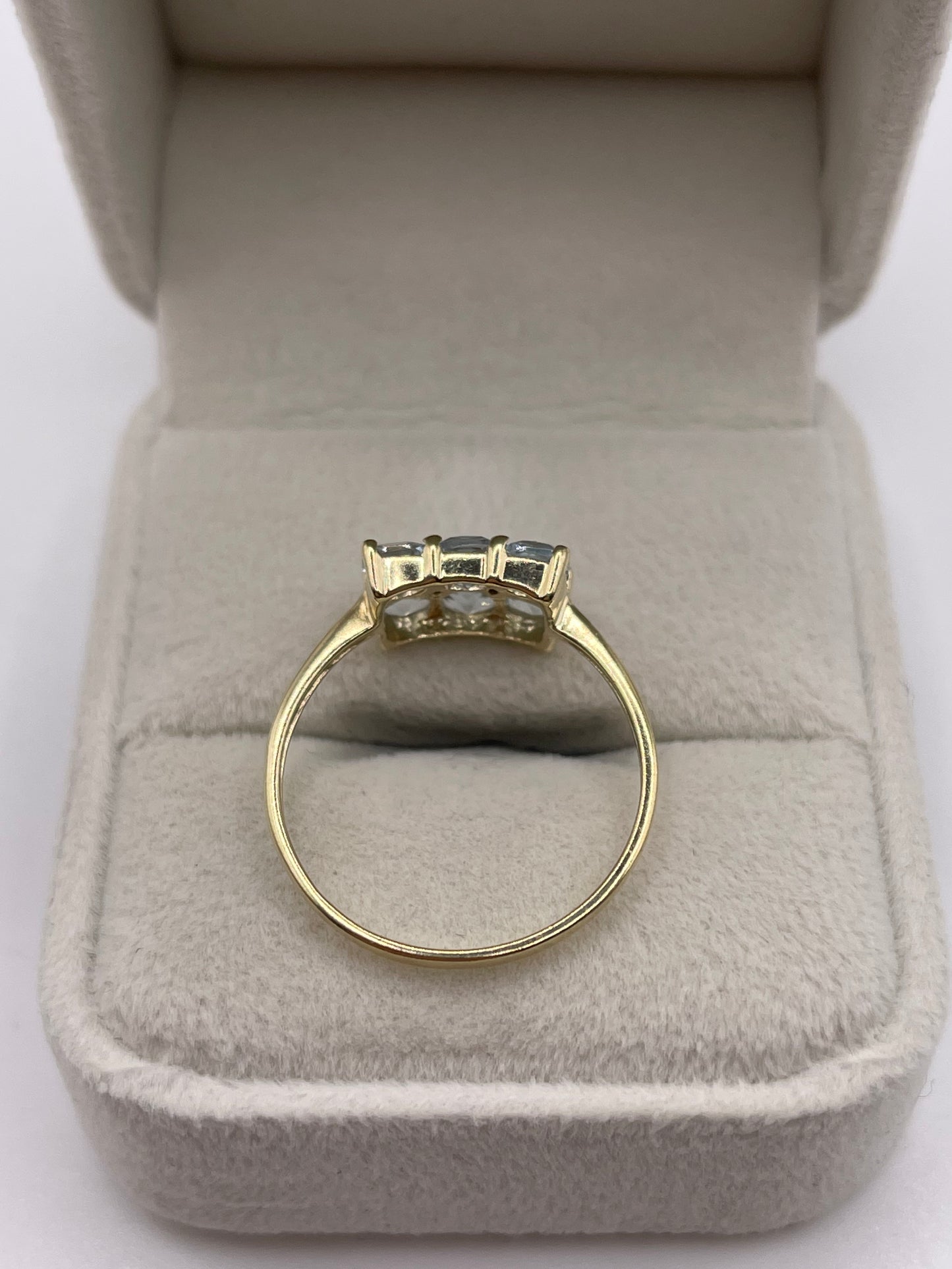 9ct gold aquamarine and diamond ring