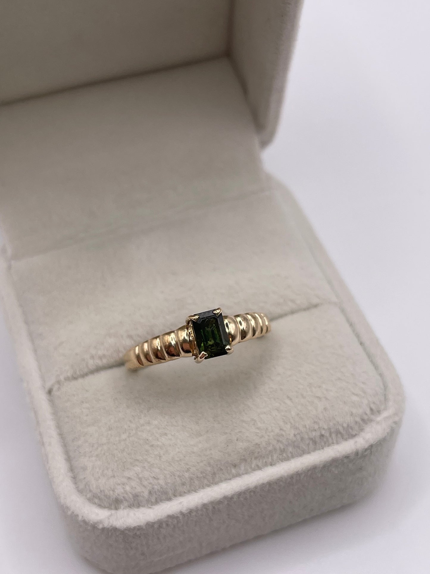 9ct gold tourmaline ring