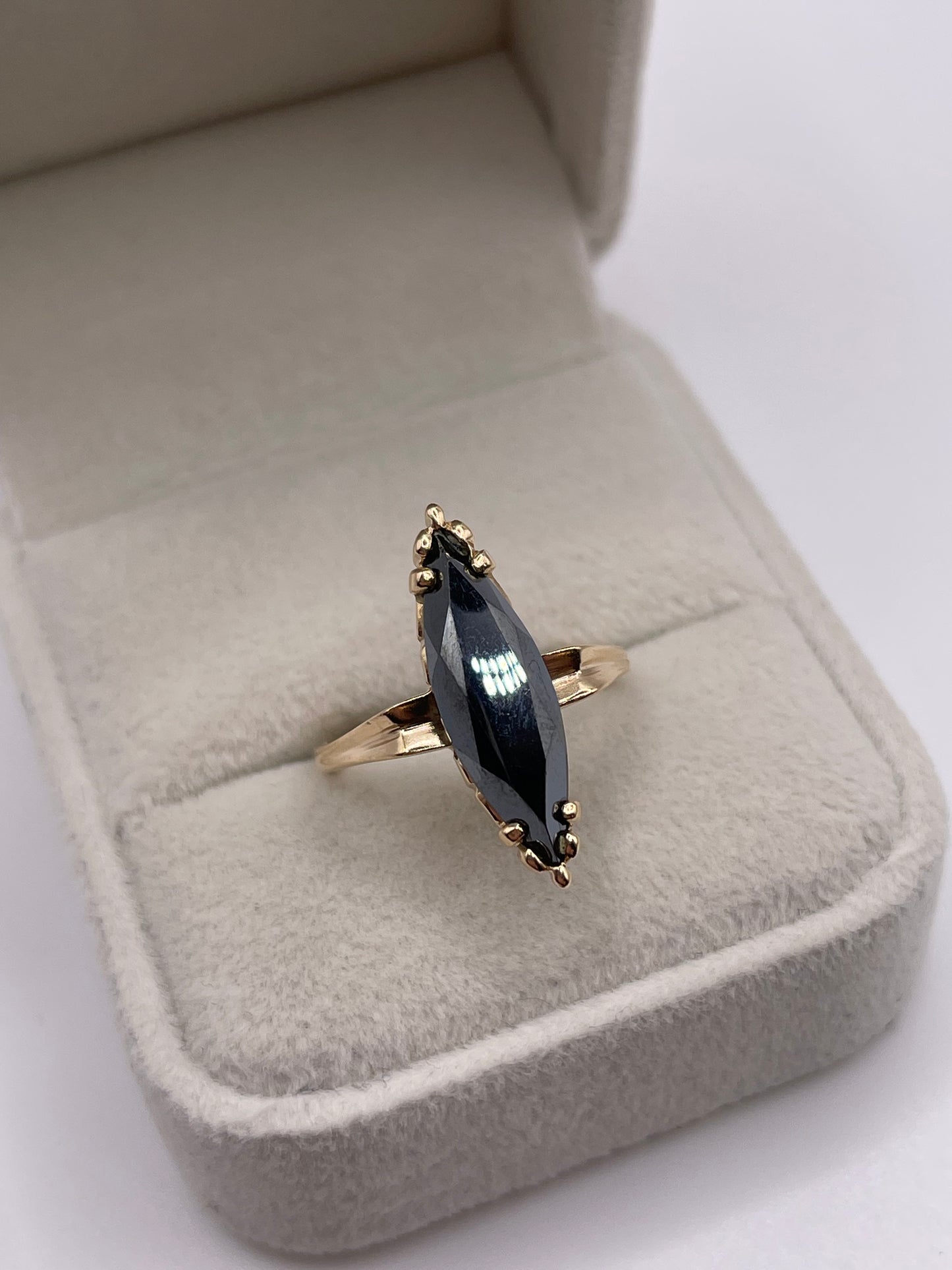 9ct gold hematite ring