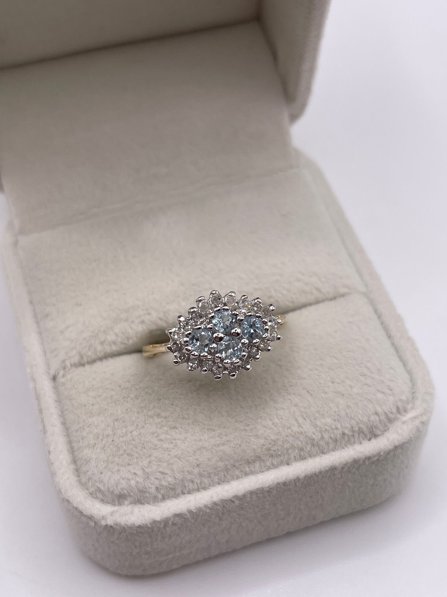 9ct gold aquamarine and diamond ring