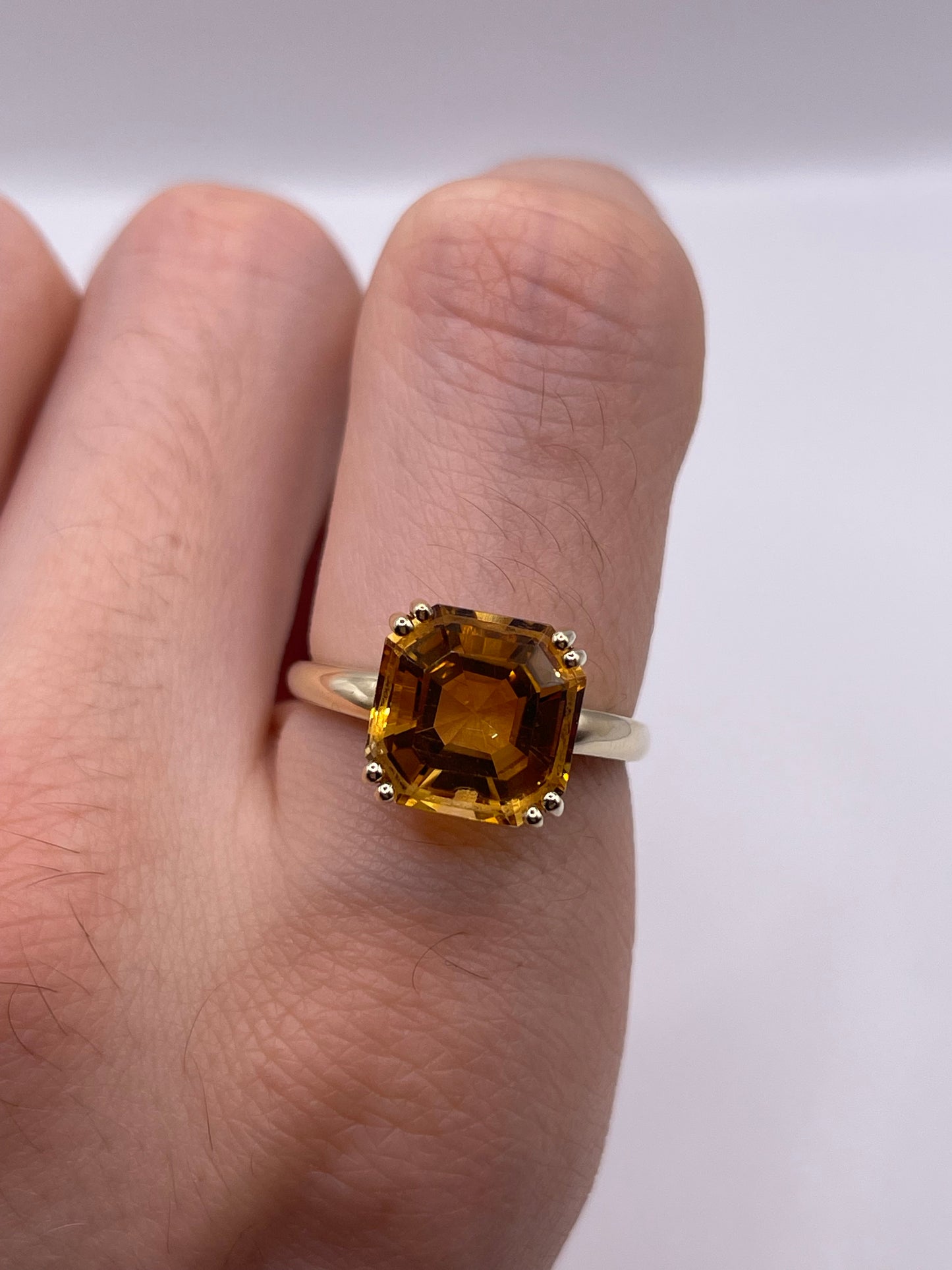 9ct gold citrine ring
