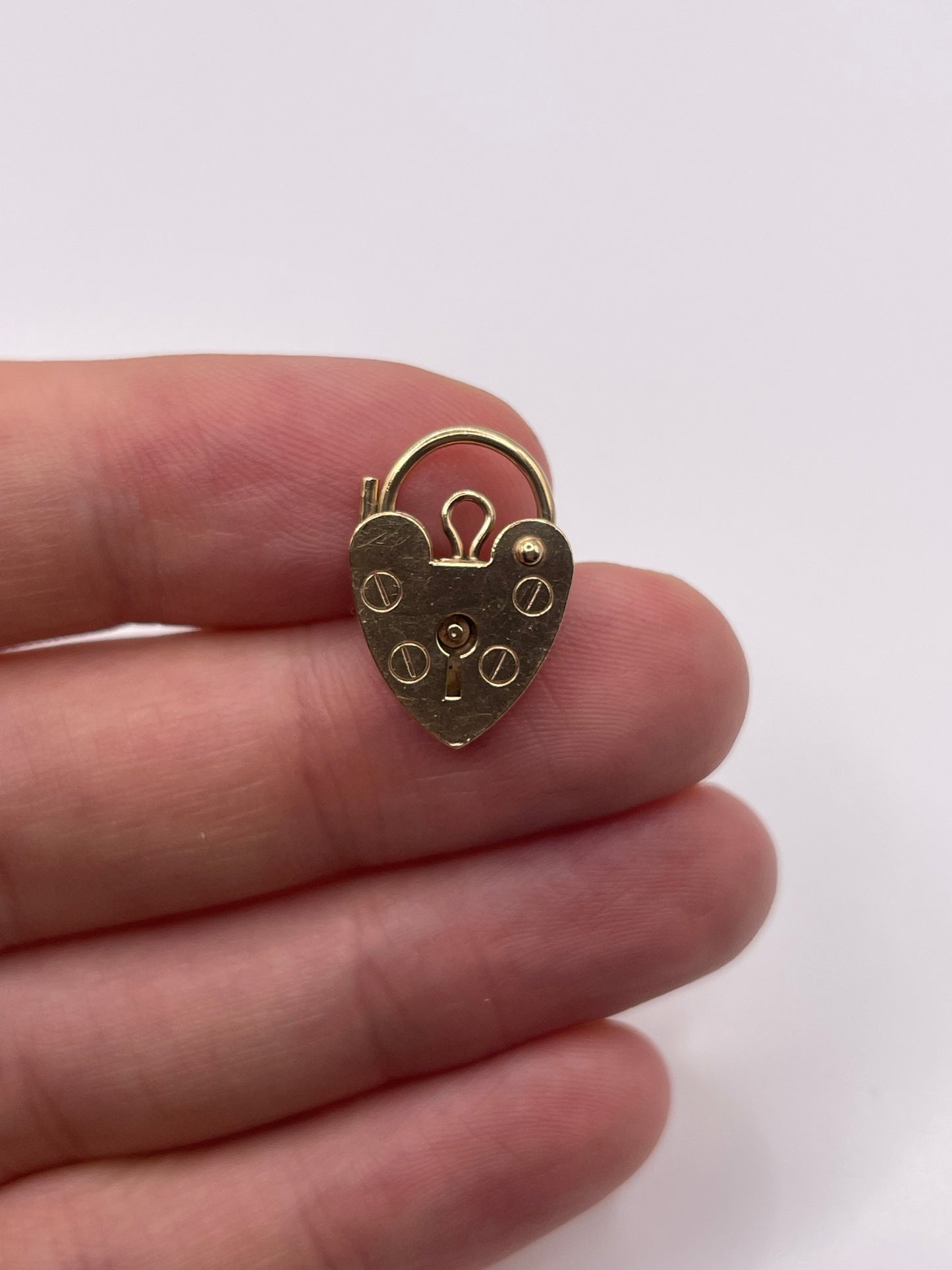 9ct gold padlock 1