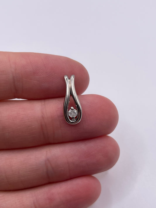 9ct white gold diamond pendant