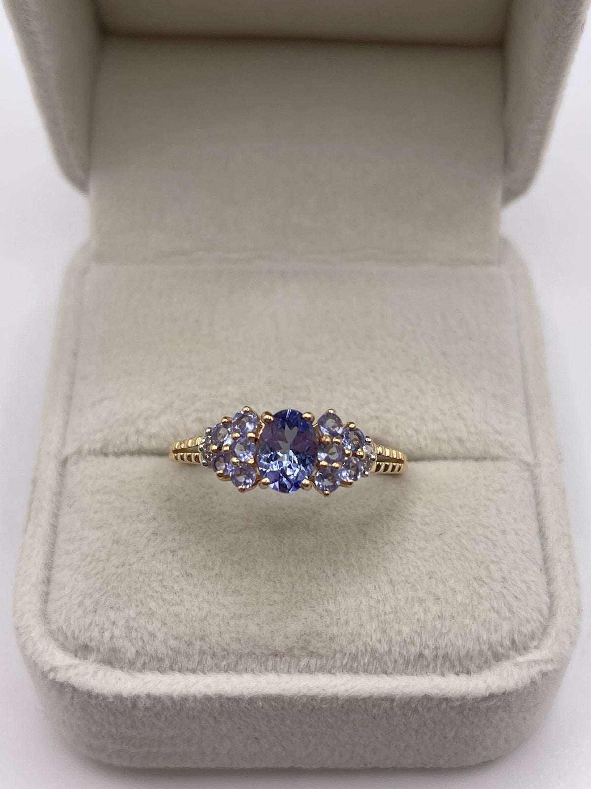 14ct gold tanzanite and diamond ring