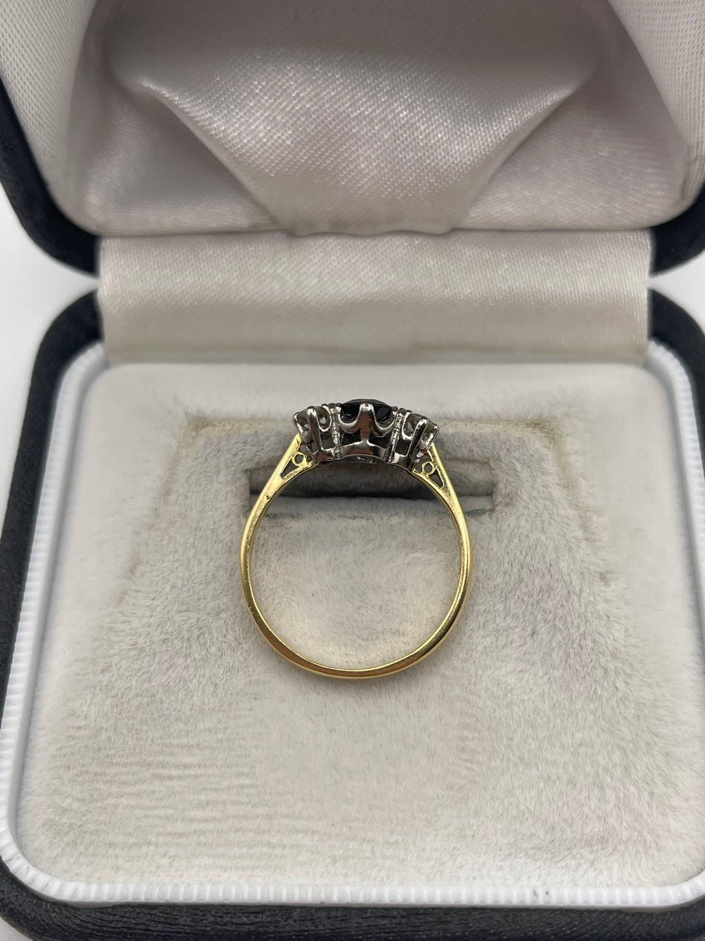 18ct gold sapphire and diamond ring
