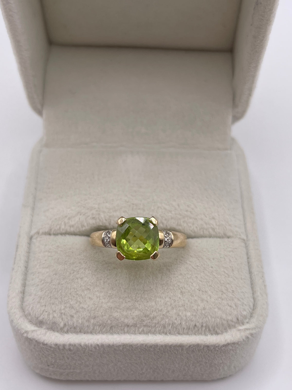 9ct gold peridot and diamond ring
