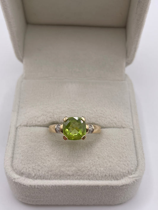 9ct gold peridot and diamond ring