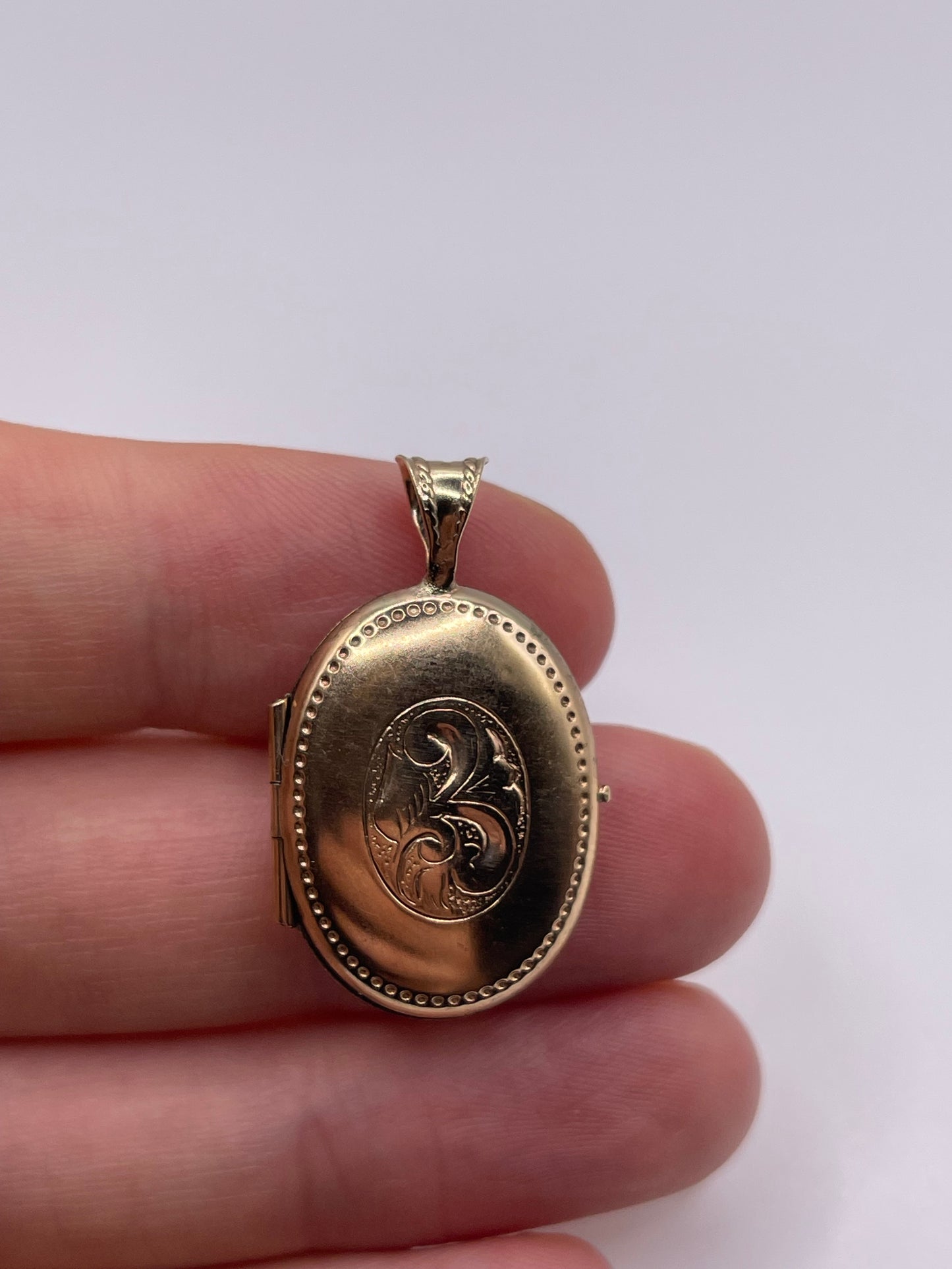 9ct gold locket pendant