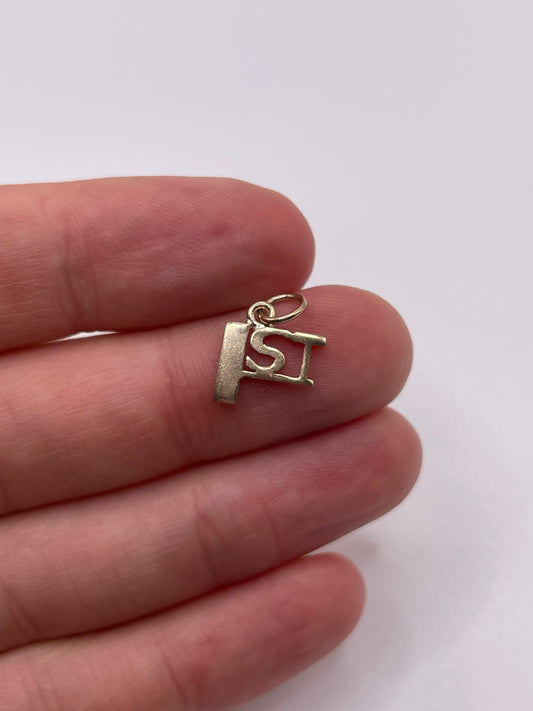 9ct gold 1st charm