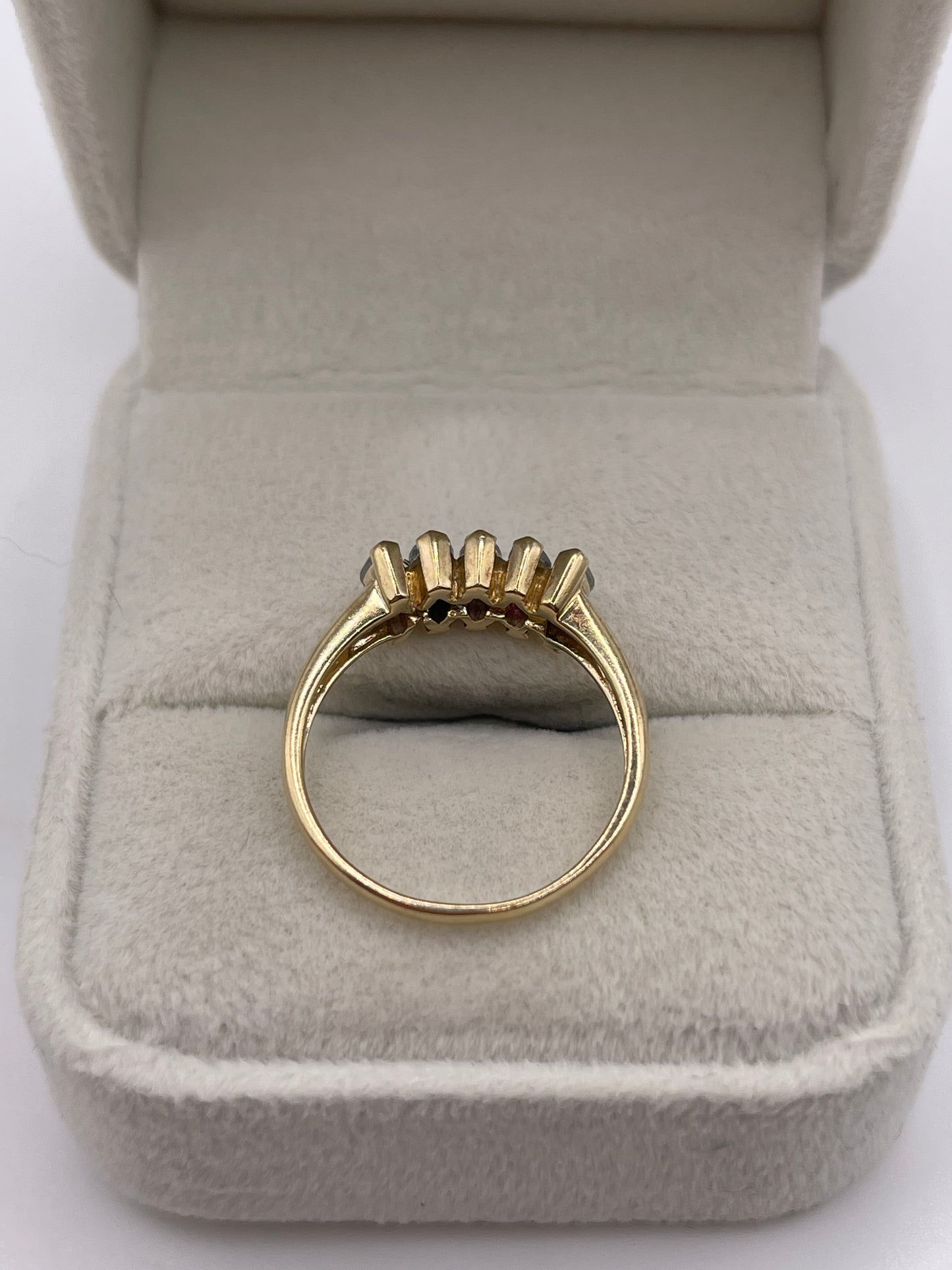 9ct gold aquamarine ring