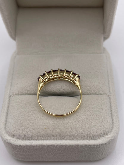 9ct gold garnet ring