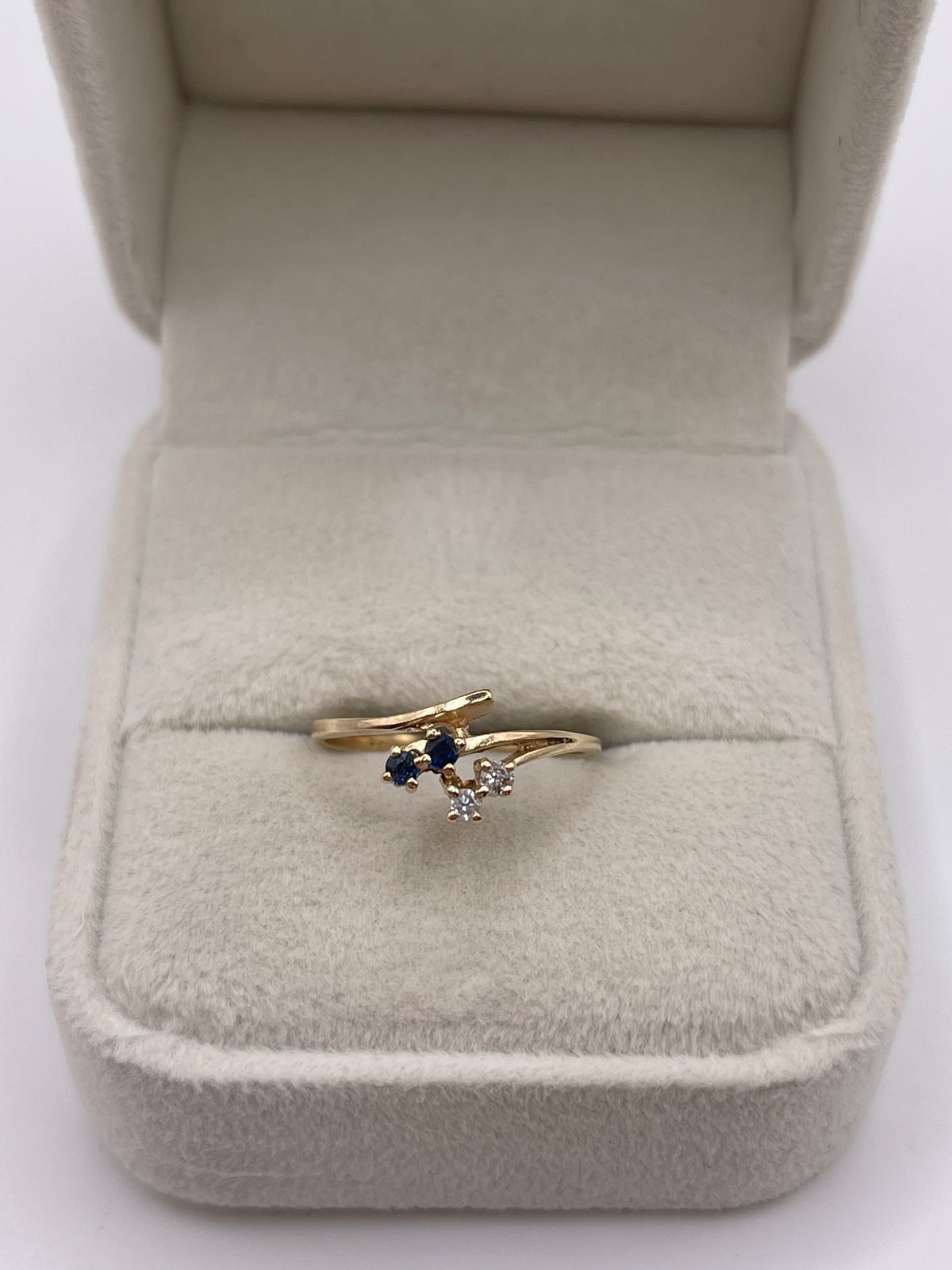 9ct gold sapphire and diamond ring