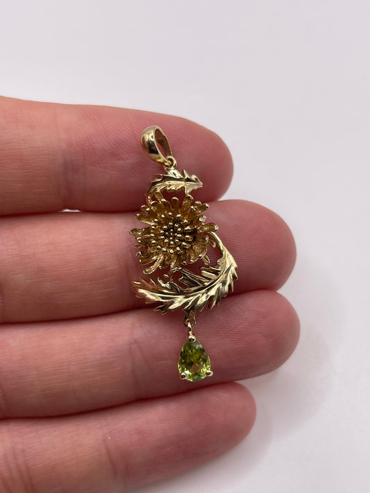 9ct gold peridot pendant