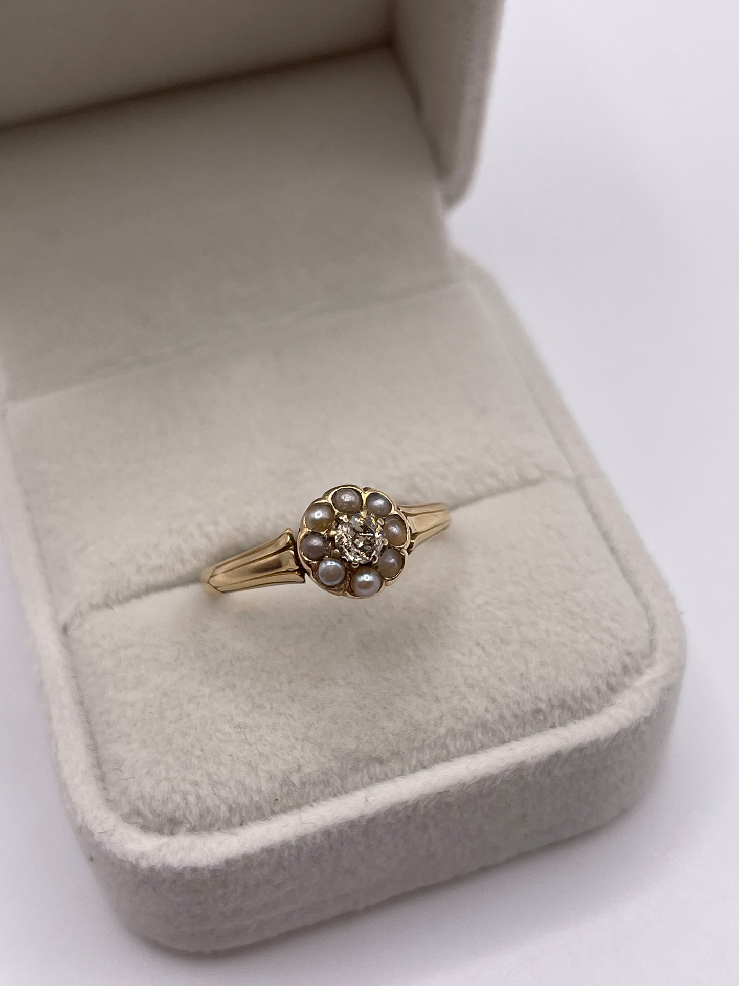 15ct gold pearl and diamond ring