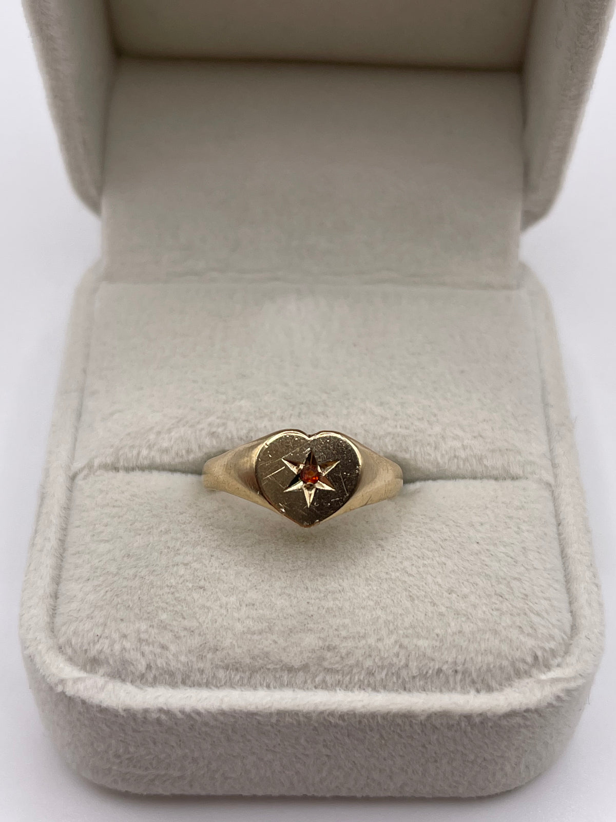 9ct gold garnet heart ring