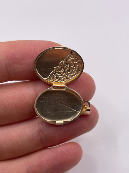9ct gold locket pendant