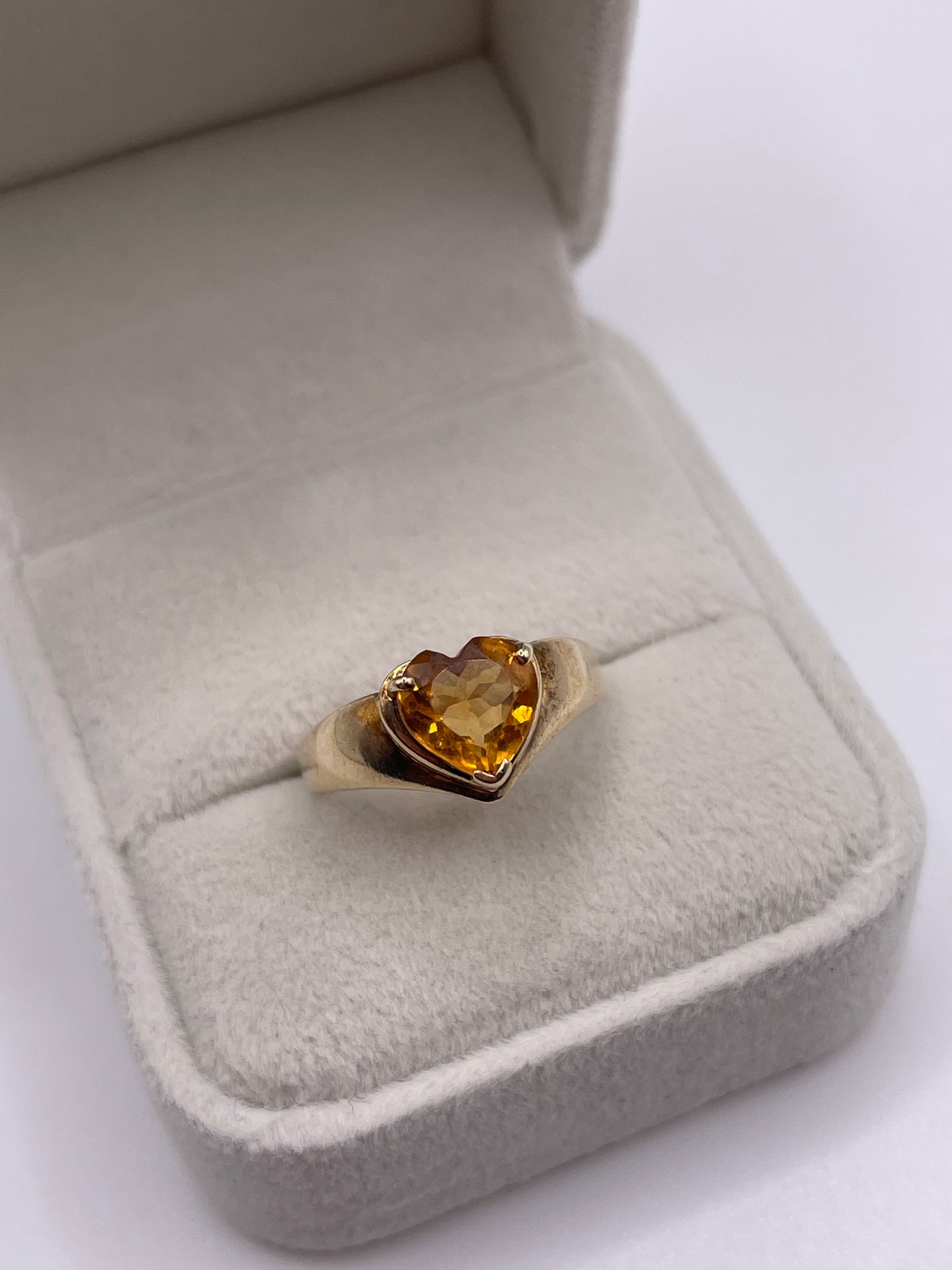 9ct gold citrine heart ring