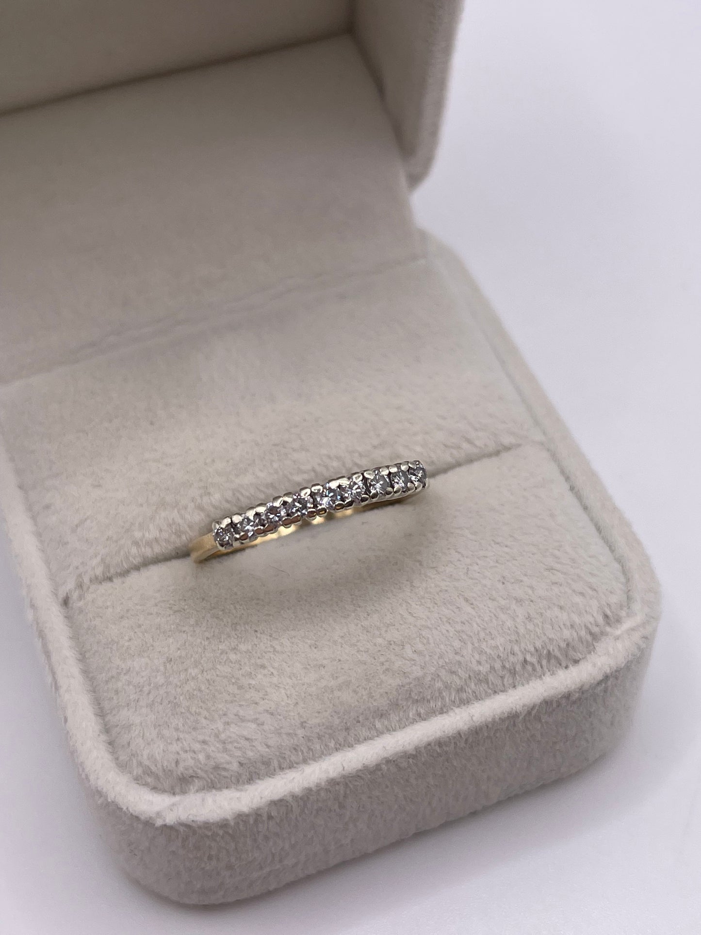 9ct gold diamond ring