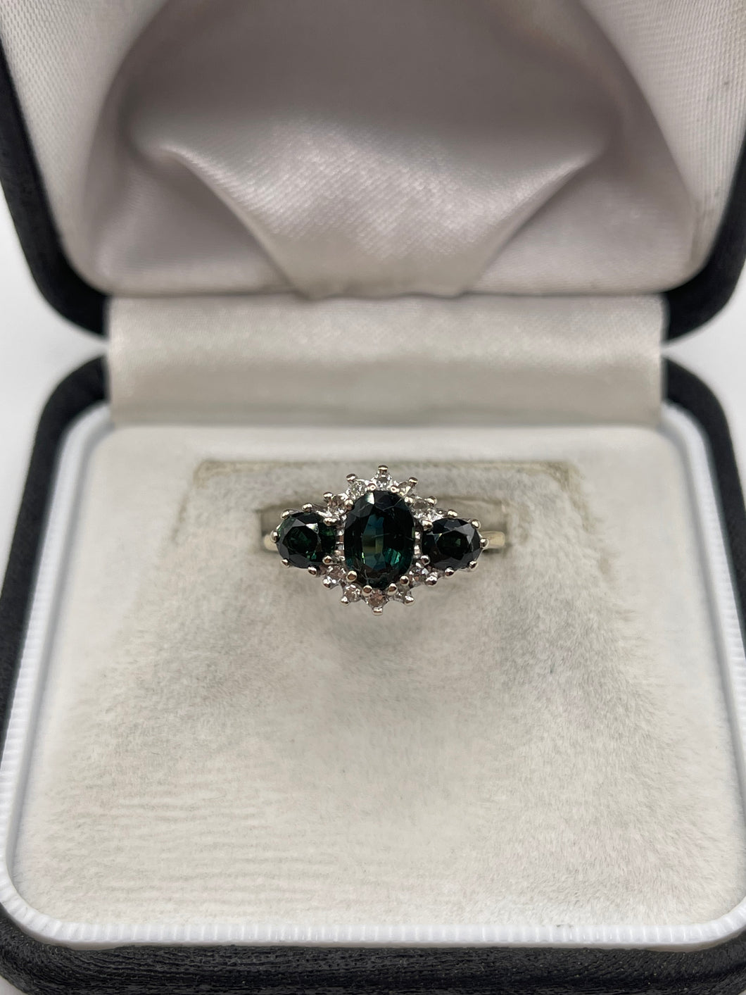 18ct gold sapphire and diamond ring