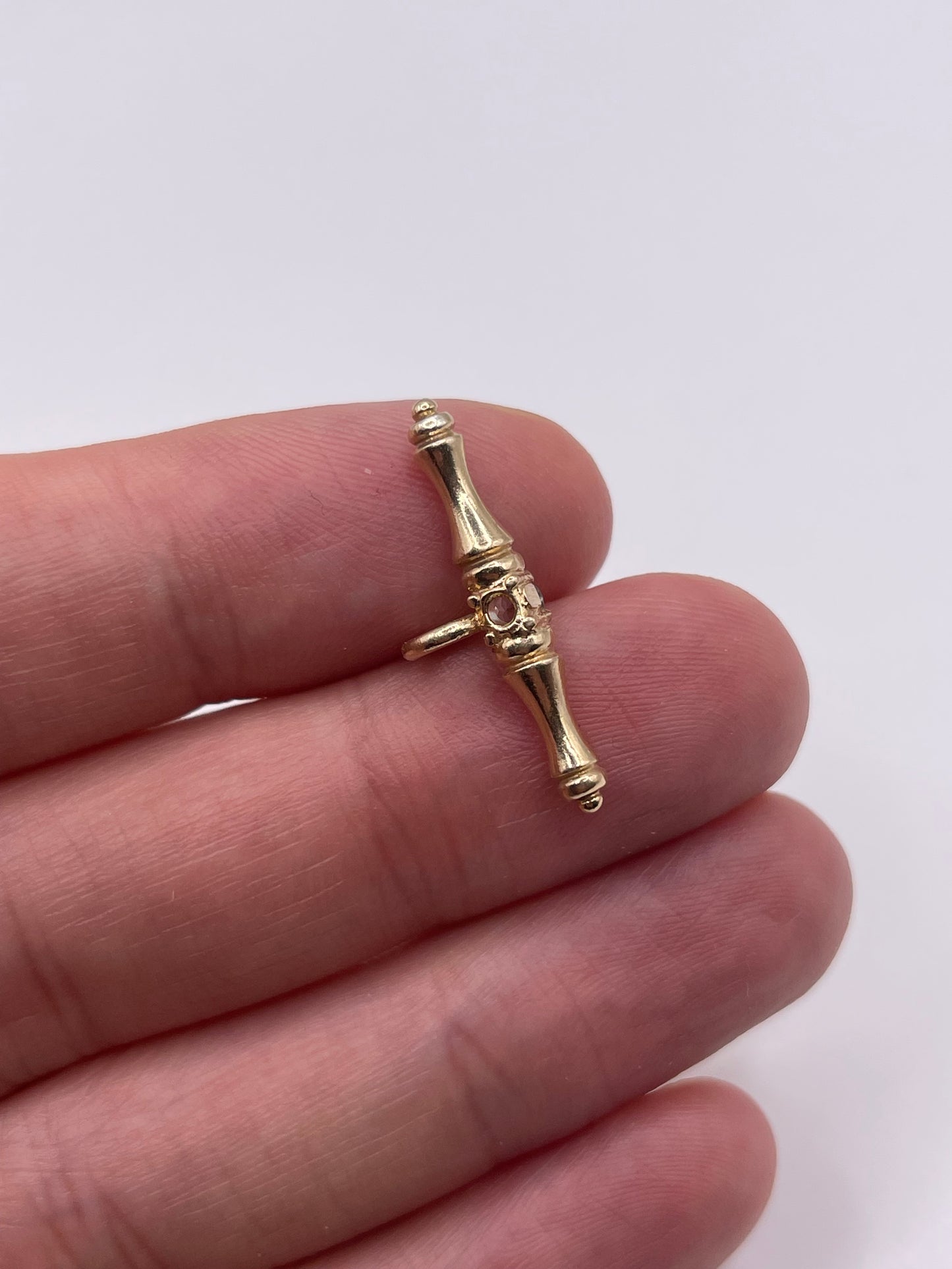 9ct gold blue topaz t bar pendant