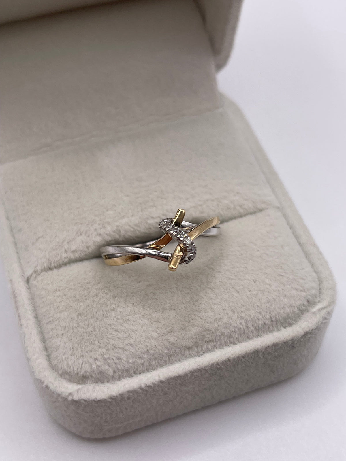 9ct two tone gold diamond ring