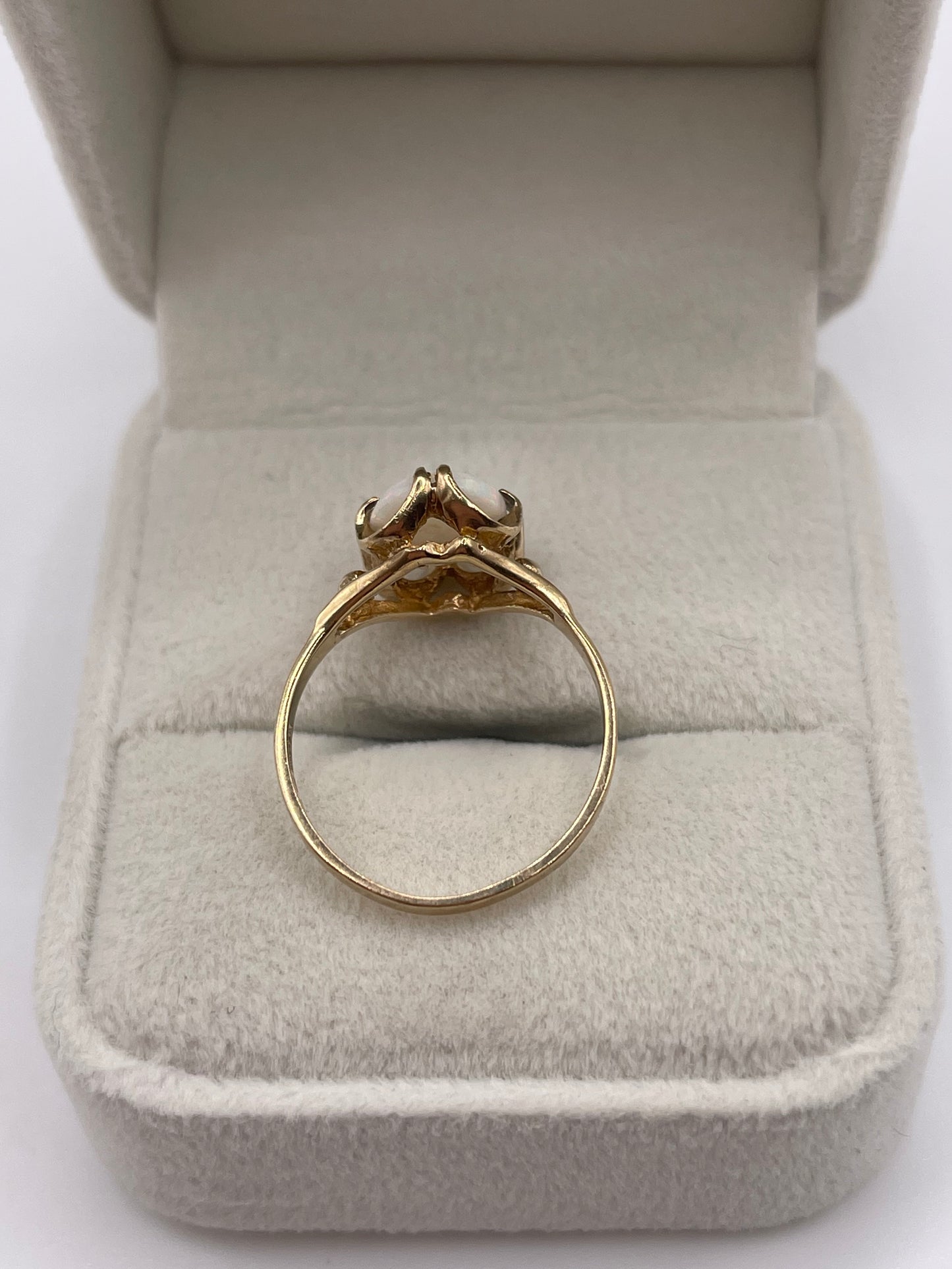 9ct gold opal ring