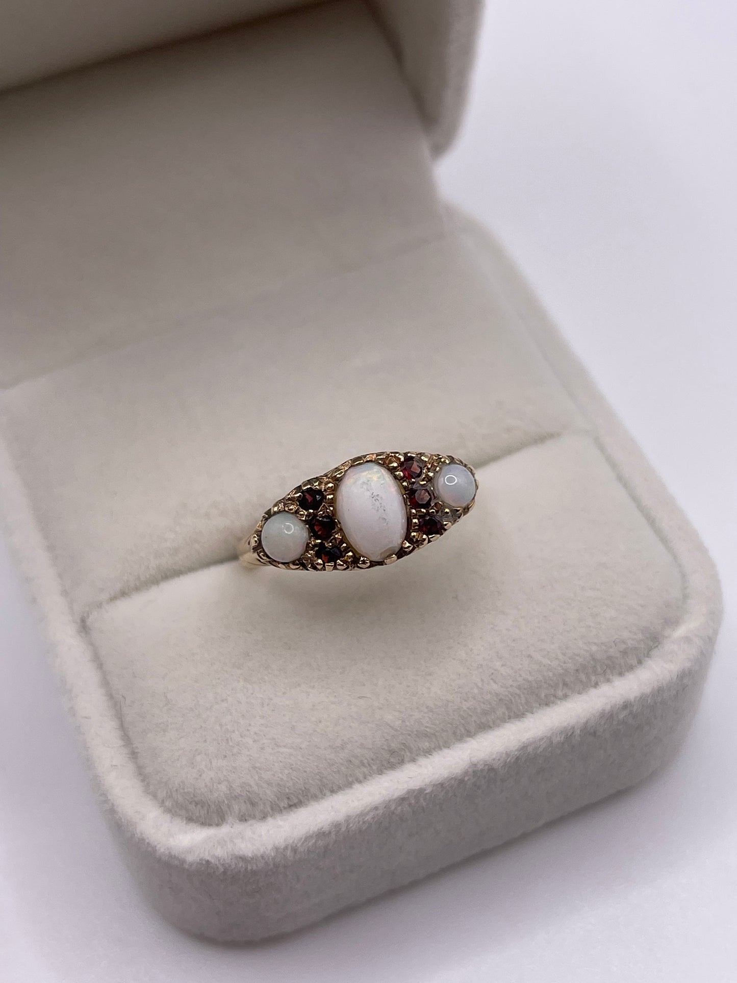 9ct gold opal and garnet ring
