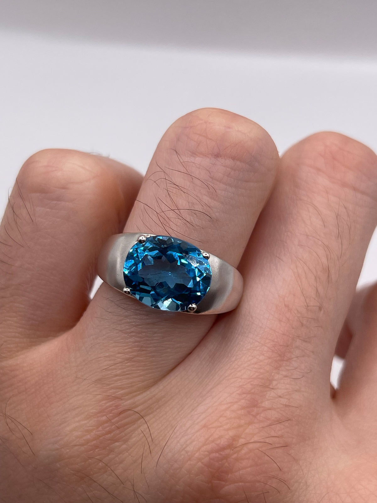9ct white gold blue topaz ring