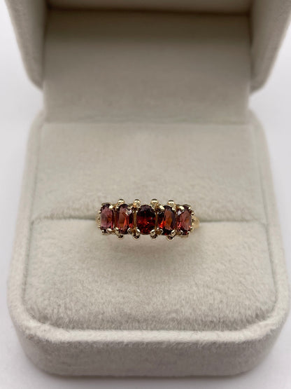 9ct gold garnet ring