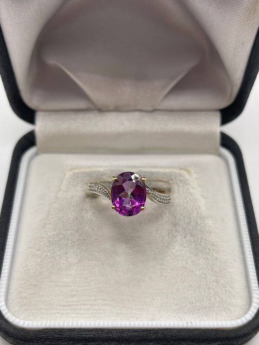 9ct gold topaz and diamond ring