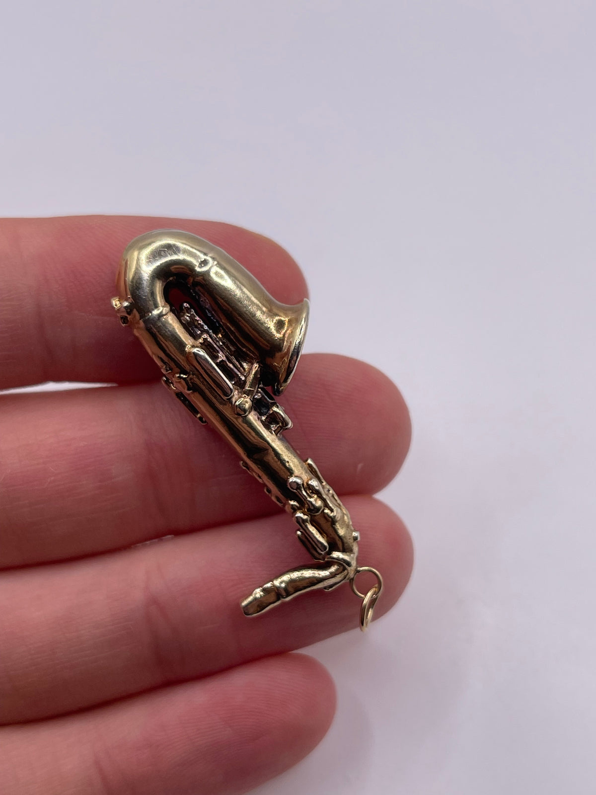 9ct gold saxophone charm