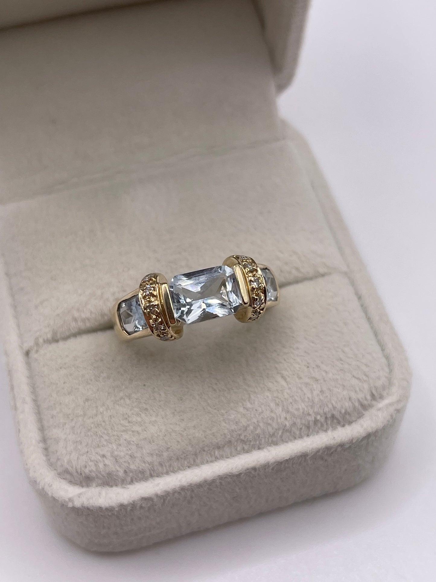 9ct gold topaz and diamond ring