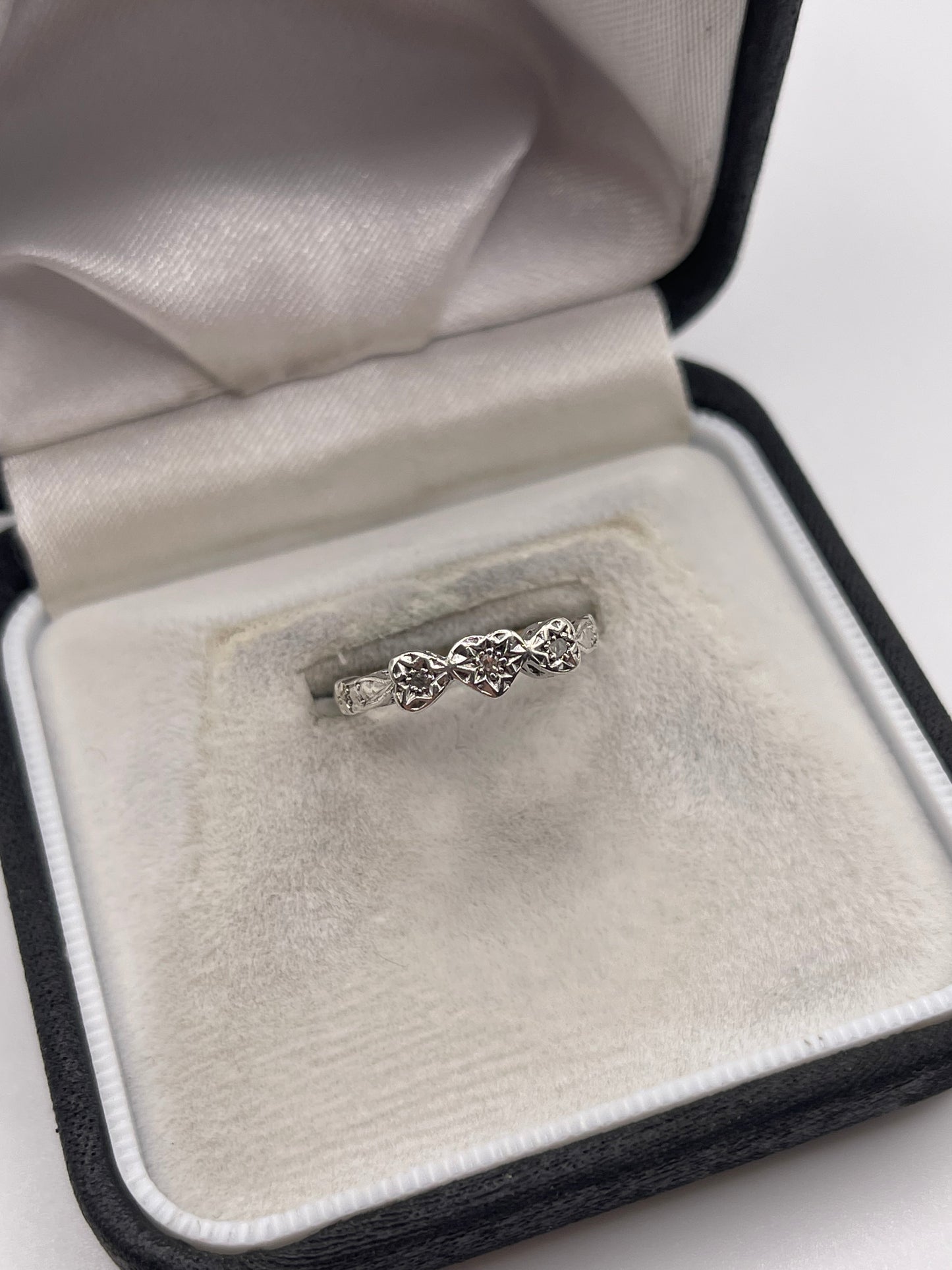 9ct gold platinum diamond ring