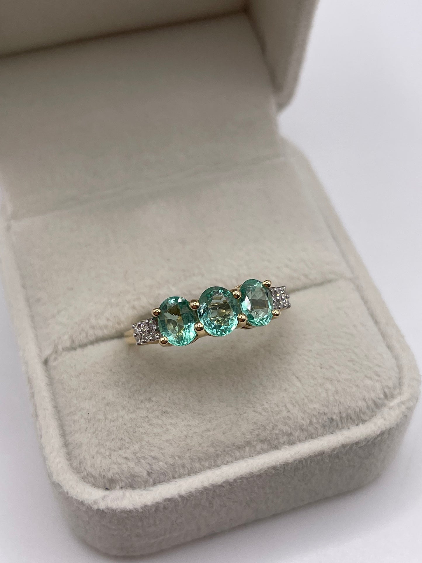 14ct gold emerald and diamond ring