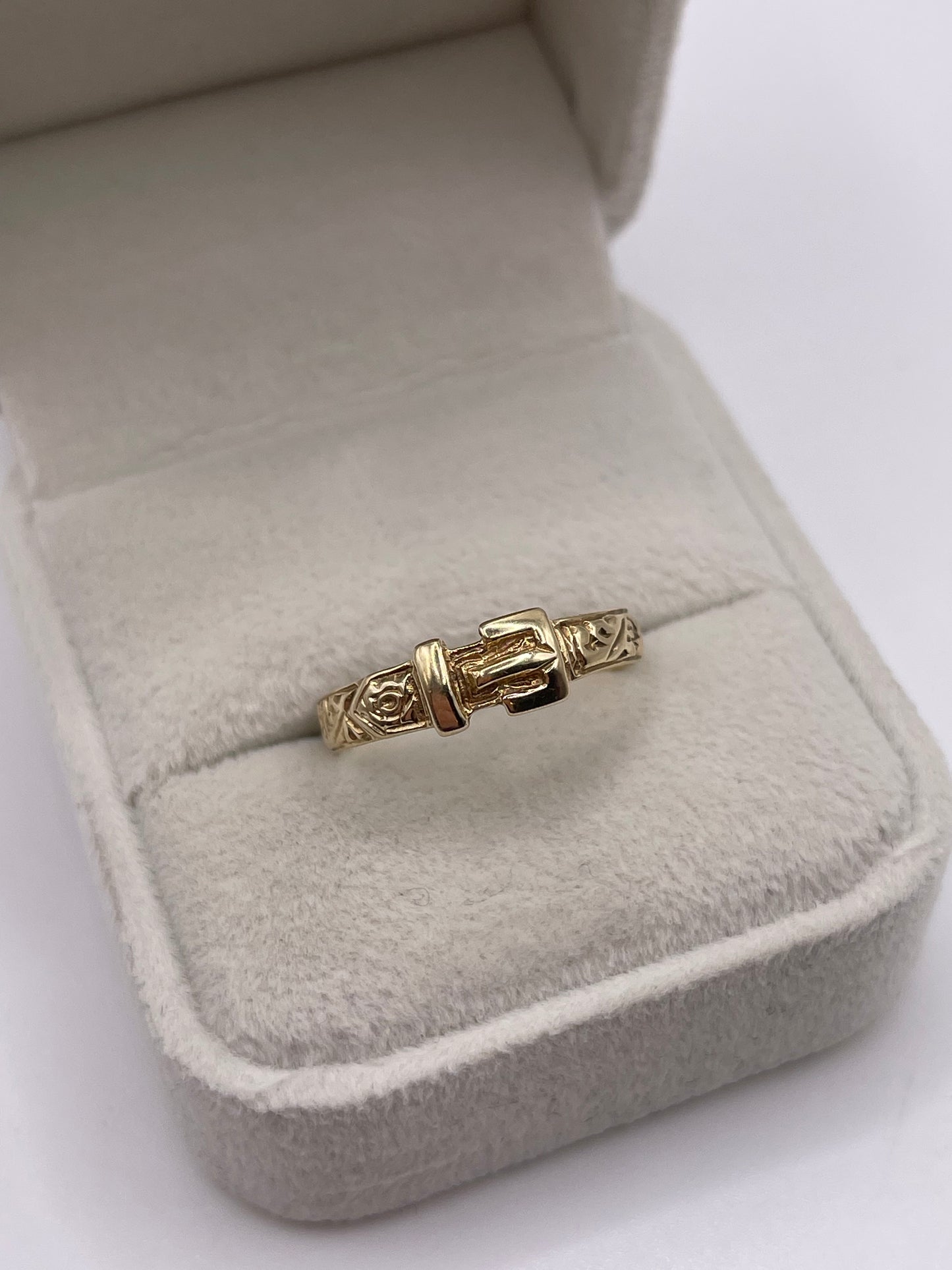 9ct gold buckle ring