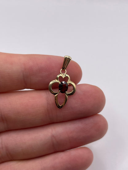9ct gold garnet pendant