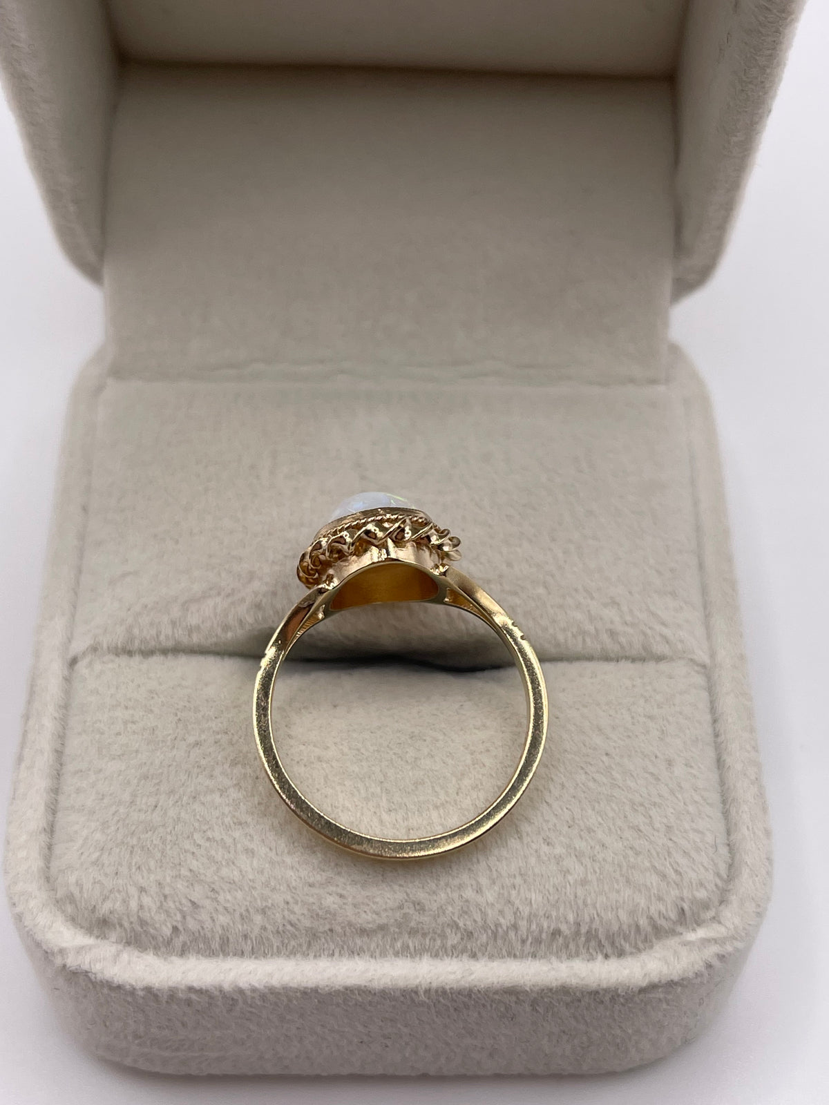 9ct gold opal ring