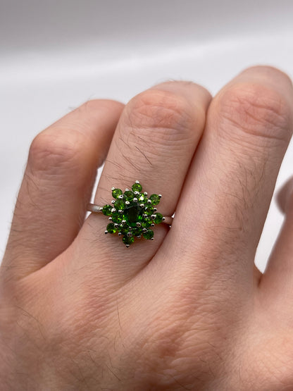 9ct white gold diopside cluster ring