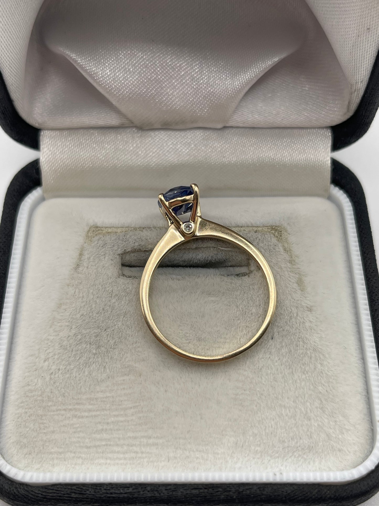 9ct gold kyanite and diamond ring