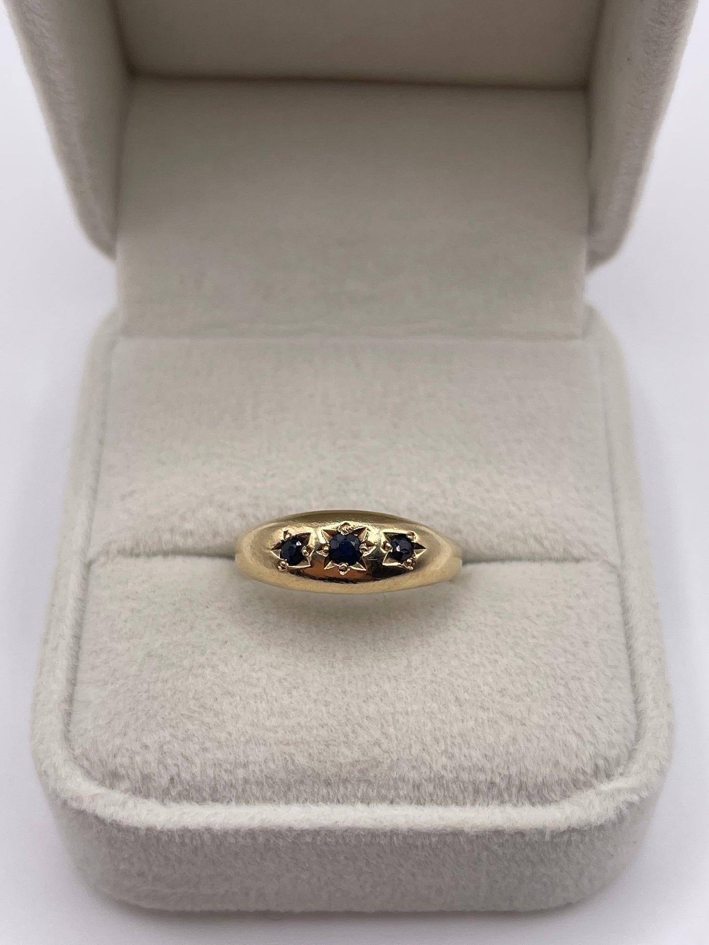 9ct gold sapphire gypsy ring