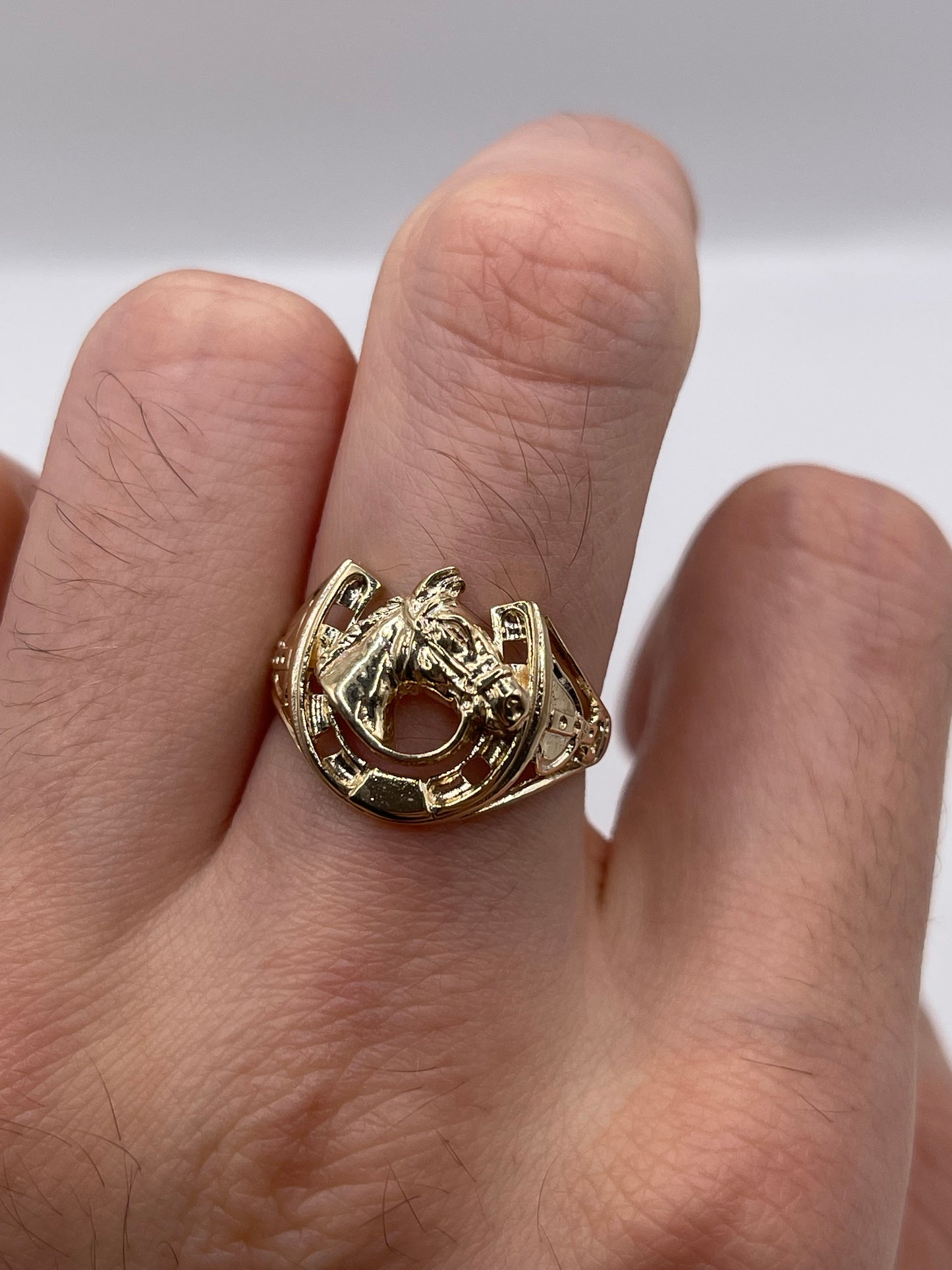 9ct gold horseshoe ring
