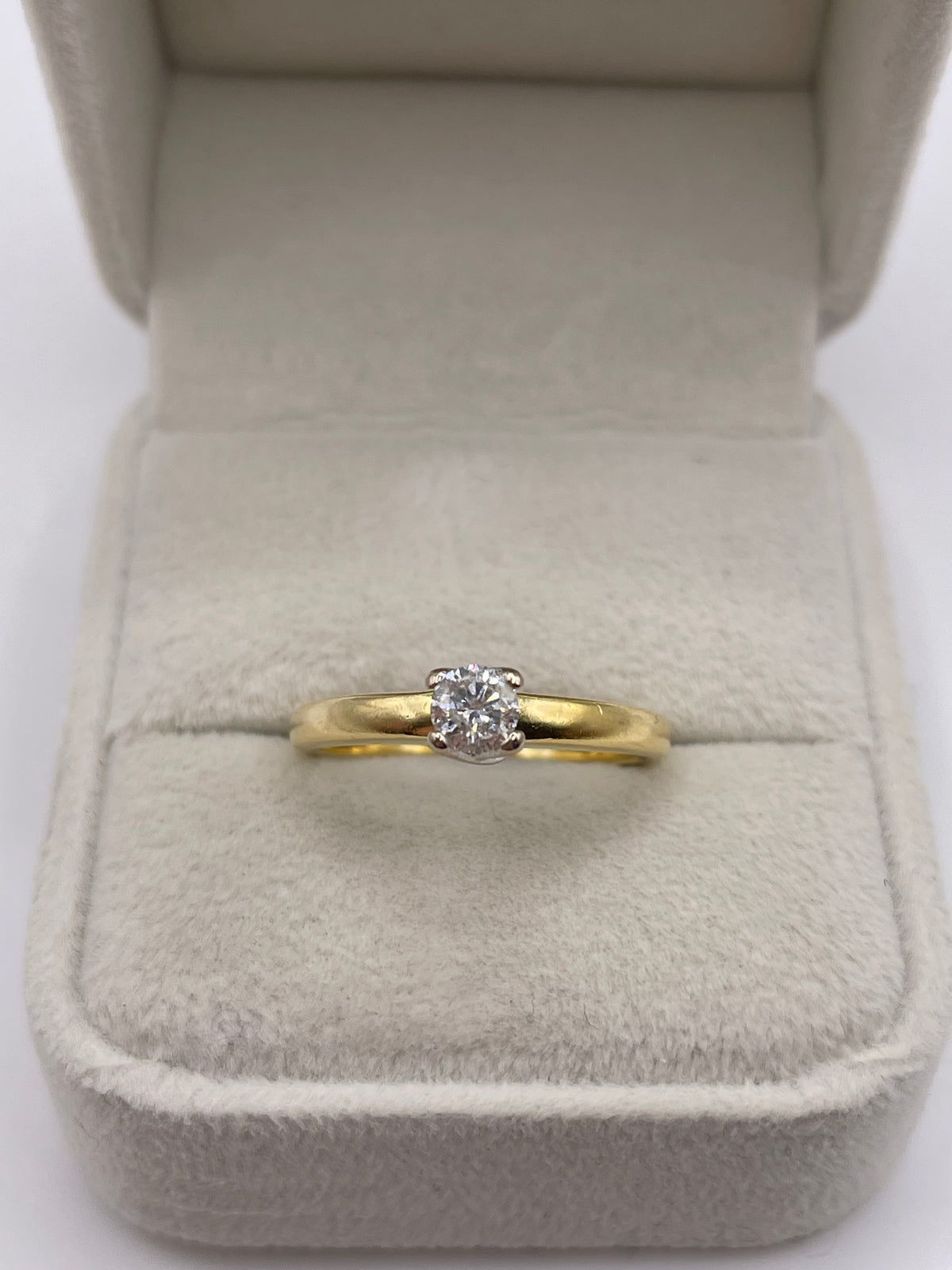 18ct gold diamond ring