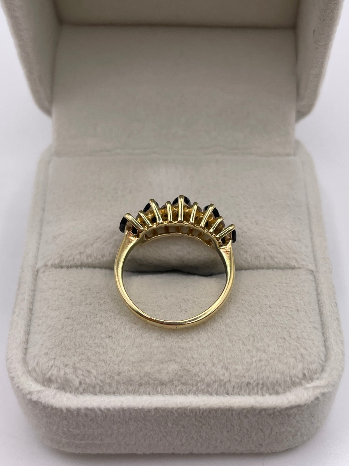 18ct gold sapphire and diamond ring