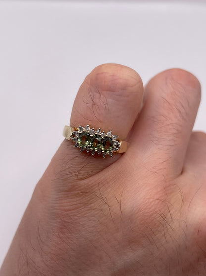 9ct gold green sapphire and diamond ring