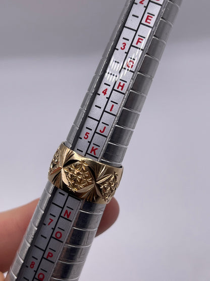 9ct gold patterned band