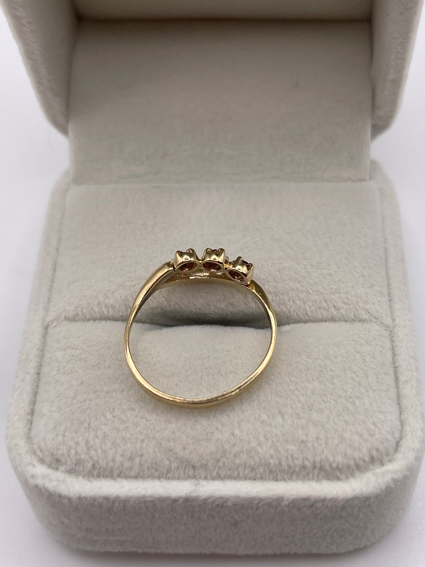 9ct gold garnet ring
