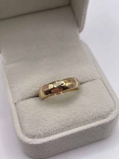 9ct gold patterned band